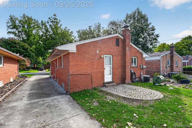 19361 Saint Francis Street, Livonia, MI 48152