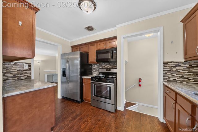 19361 Saint Francis Street, Livonia, MI 48152