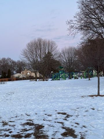 4704 Euclid Avenue 2D, Rolling Meadows, IL 60008