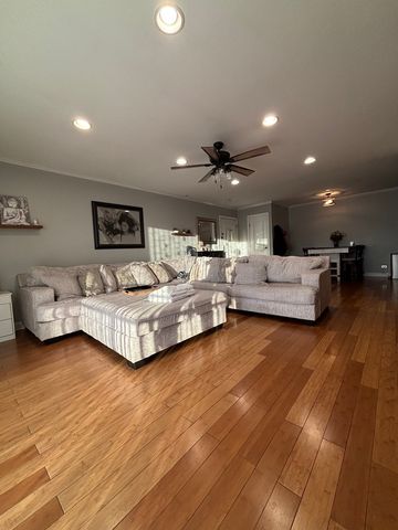 4704 Euclid Avenue 2D, Rolling Meadows, IL 60008