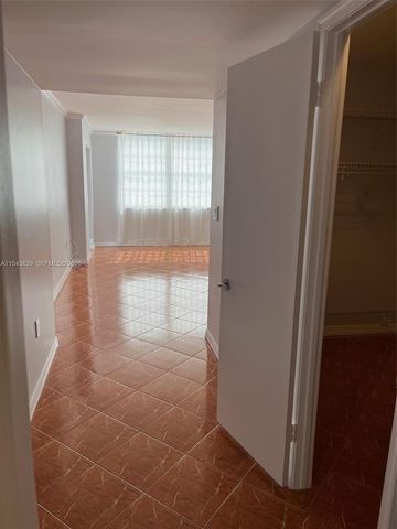 2801 NE 183rd Street 2103W, Aventura, FL 33160
