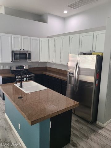 9013 Rusty Rifle Avenue, Las Vegas, NV 89143