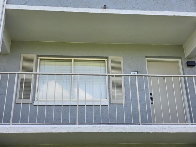139 OYSTER BAY CIRCLE 220, Altamonte Springs, FL 32701