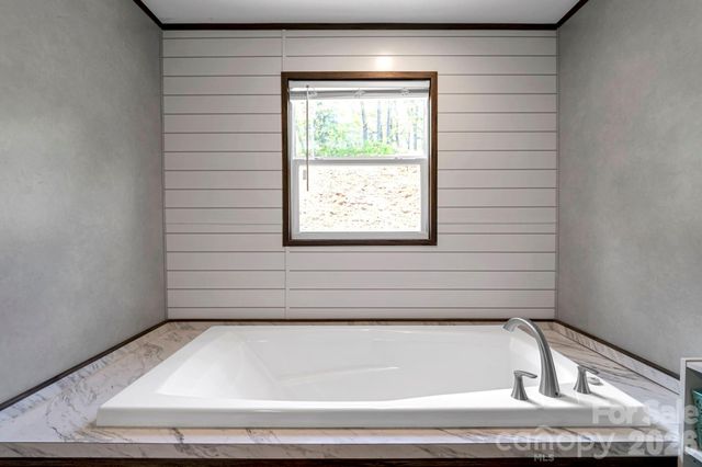 87 Horseback Lane, Marshall, NC 28753