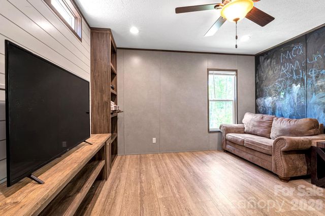87 Horseback Lane, Marshall, NC 28753