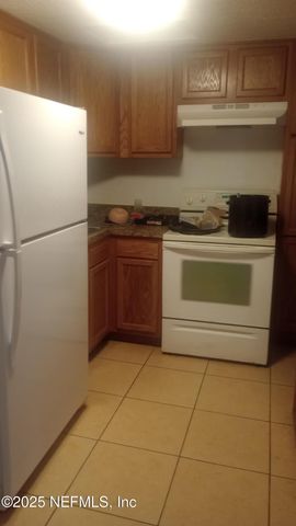 565 STARRATT Road, Jacksonville, FL 32218