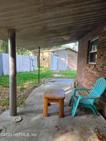 565 STARRATT Road, Jacksonville, FL 32218