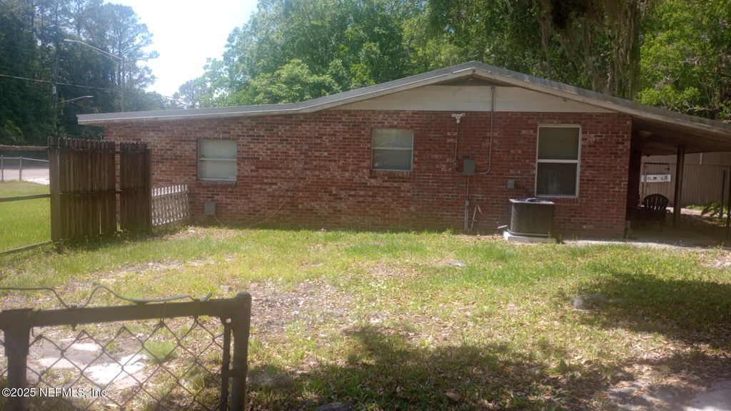 565 STARRATT Road, Jacksonville, FL 32218