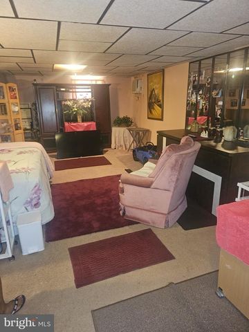 325 7TH AVE, Glassboro, NJ 08028