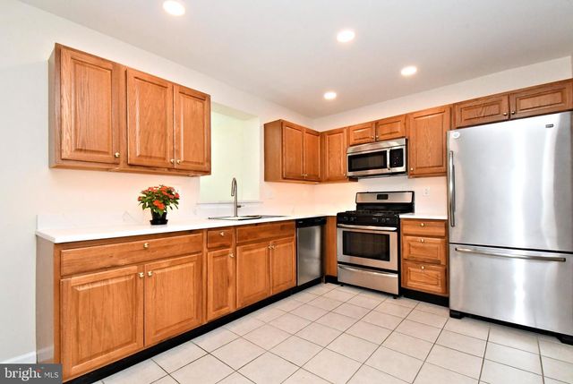 2489 HILLENDALE DR, West Norriton, PA 19403
