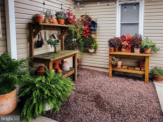 206 N PETERS ST, New Oxford, PA 17350