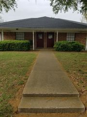 2800 Springhaven Court, Bedford, TX 76021