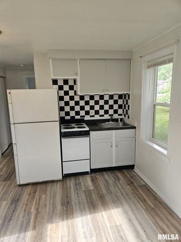 1223 N FRONT Street, Chillicothe, IL 61523