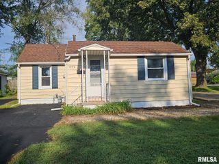 1223 N FRONT Street, Chillicothe, IL 61523