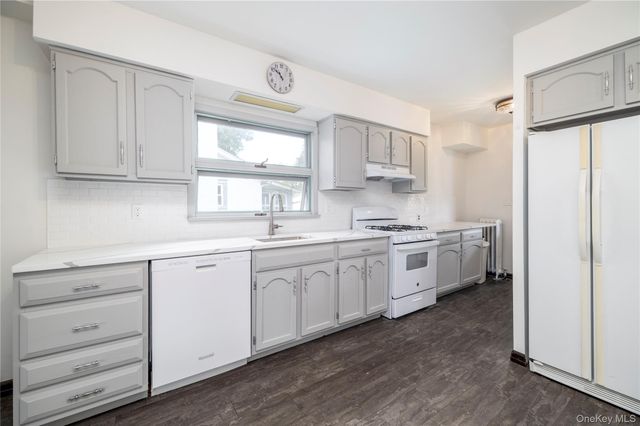 65 Lenox Avenue, Lynbrook, NY 11563