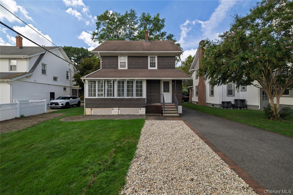 65 Lenox Avenue, Lynbrook, NY 11563