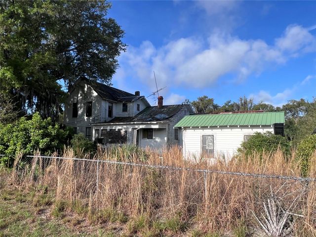 180 E 3RD AVENUE, Pierson, FL 32180