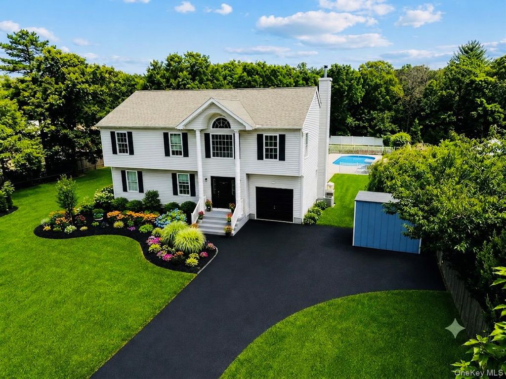 241 Middle Island Road, Medford, NY 11763