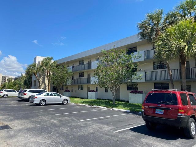 2420 Deer Creek Country Club Boulevard 302-D, Deerfield Beach, FL 33442