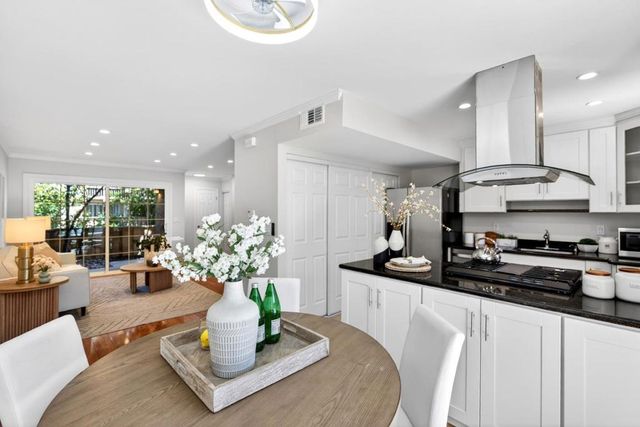 125 Connemara Way 53, Sunnyvale, CA 94087