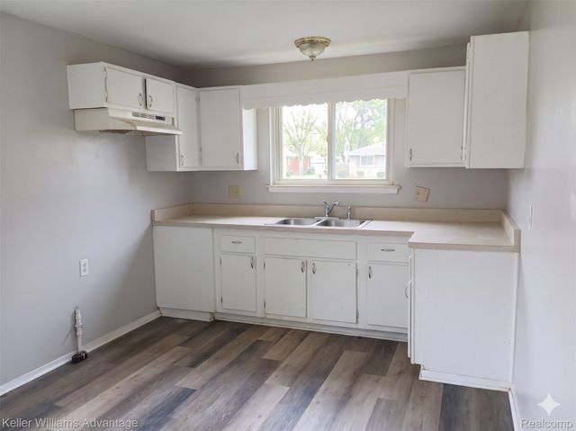 15587 Oakbrook Street, Romulus, MI 48174