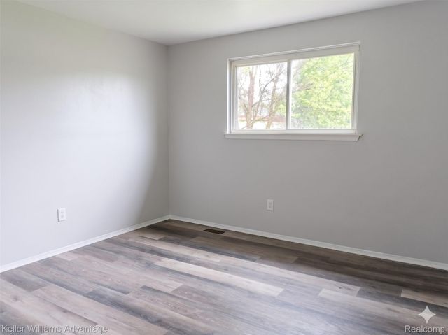 15587 Oakbrook Street, Romulus, MI 48174