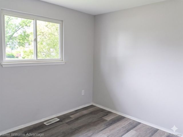 15587 Oakbrook Street, Romulus, MI 48174