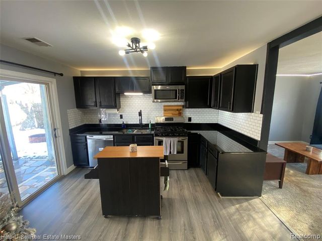 26501 Clancy Street, Roseville, MI 48066