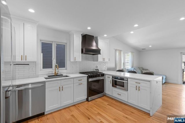 385 Copeland Avenue, Lyndhurst, NJ 07071