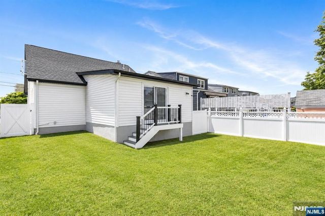 385 Copeland Avenue, Lyndhurst, NJ 07071