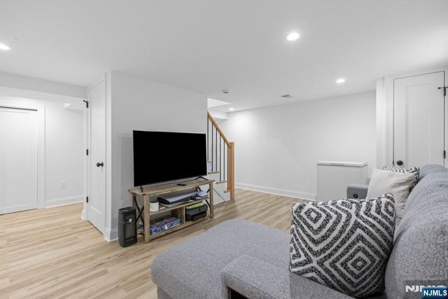 385 Copeland Avenue, Lyndhurst, NJ 07071