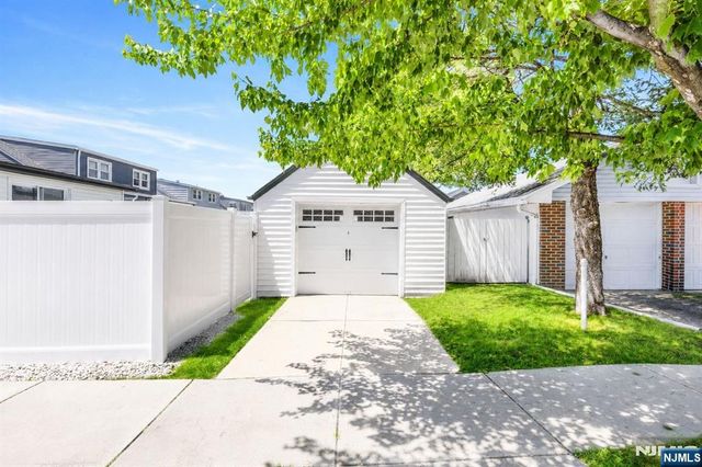 385 Copeland Avenue, Lyndhurst, NJ 07071