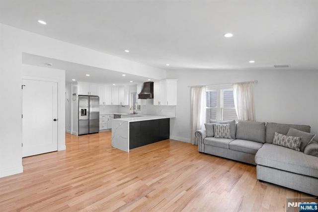 385 Copeland Avenue, Lyndhurst, NJ 07071
