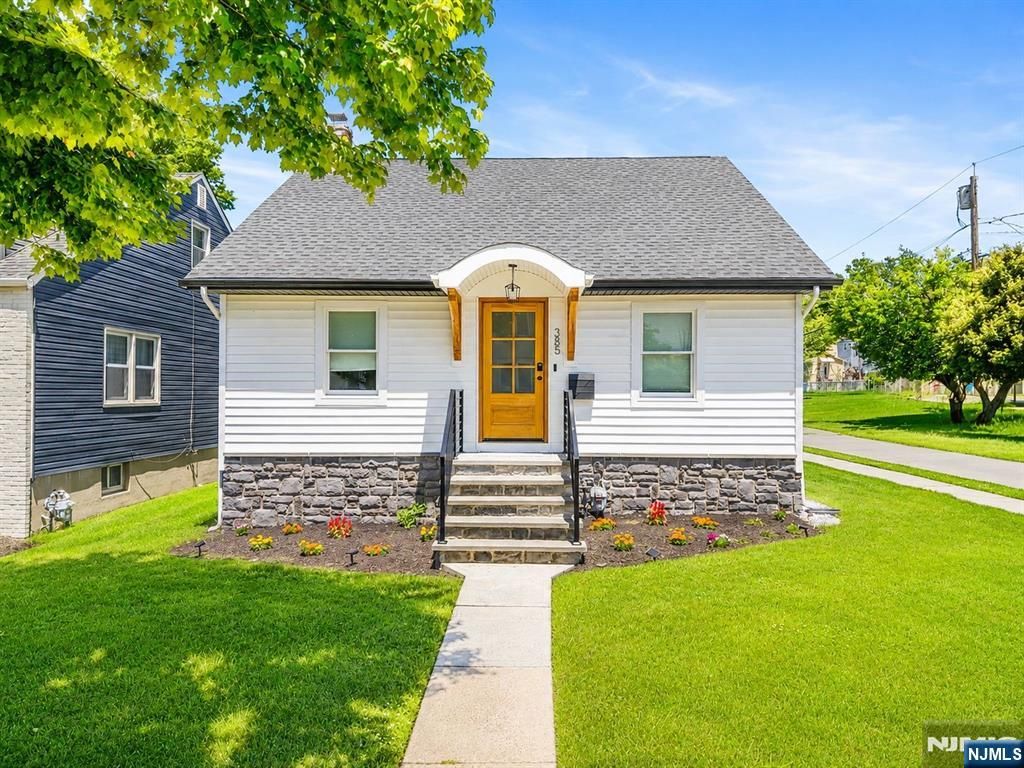 385 Copeland Avenue, Lyndhurst, NJ 07071