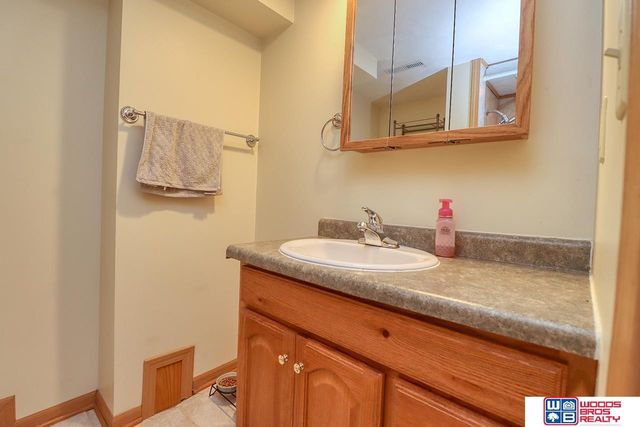 2924 S 13th Street, Lincoln, NE 68502