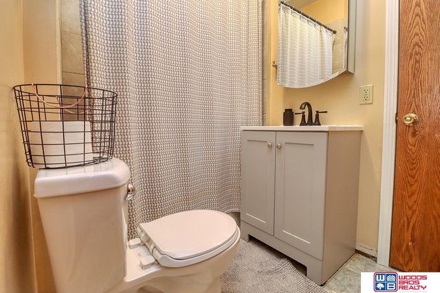 2924 S 13th Street, Lincoln, NE 68502