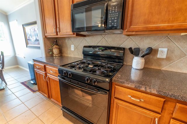 711 Levi Bend, Magnolia, TX 77354