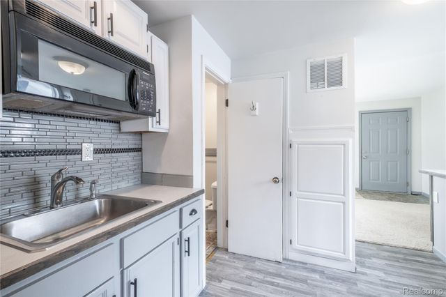 1377 Allen Street, Burton, MI 48529