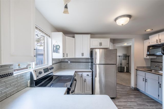 1377 Allen Street, Burton, MI 48529