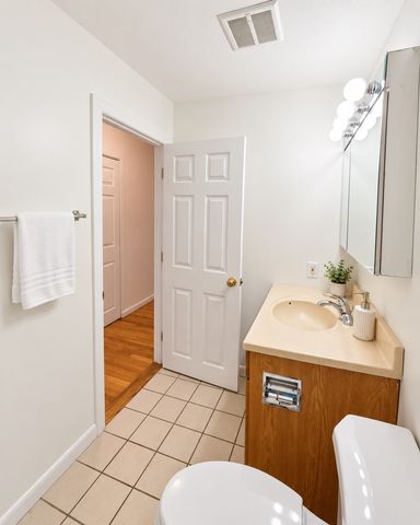 245 Lafayette St 2D, Salem, MA 01970