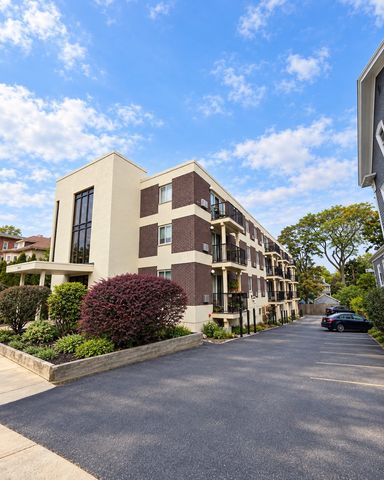 245 Lafayette St 2D, Salem, MA 01970