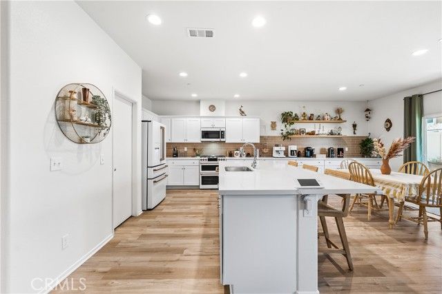 38235 Etienne, Palmdale, CA 93552