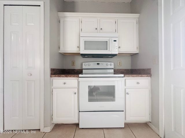 10000 GATE Parkway N 1711, Jacksonville, FL 32246