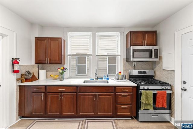92 S Devine Street, Newark, NJ 07106