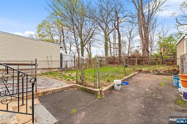92 S Devine Street, Newark, NJ 07106