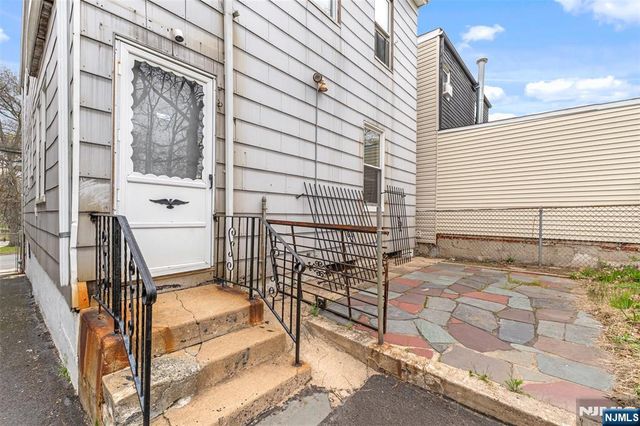 92 S Devine Street, Newark, NJ 07106