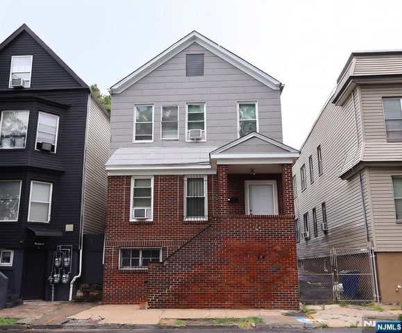92 S Devine Street, Newark, NJ 07106