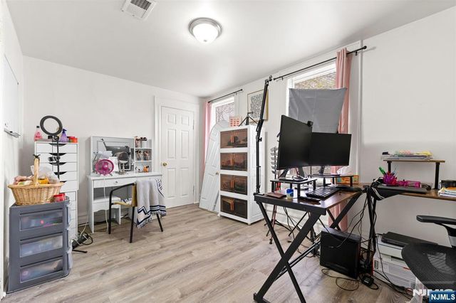 92 S Devine Street, Newark, NJ 07106