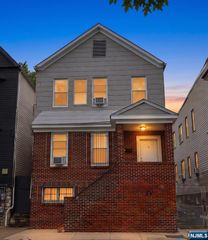 92 S Devine Street, Newark, NJ 07106