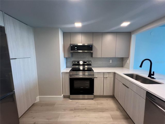 6104 PALMA DEL MAR BOULEVARD S 607, St Petersburg, FL 33715